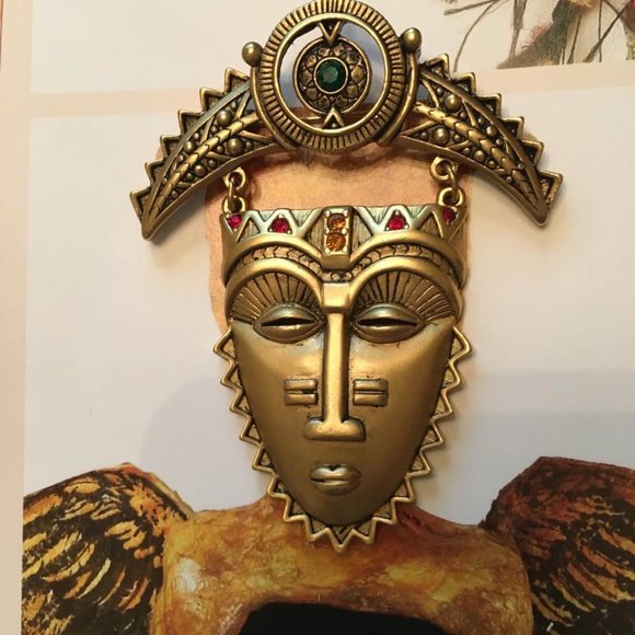 Avon Jewelry - VTG Aztec Mayan Tribal Face Brooch VTG Avon 1993